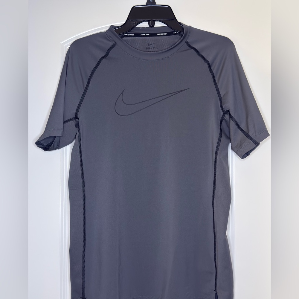 Nike Pro men’s slim fit short sleeve top size
M